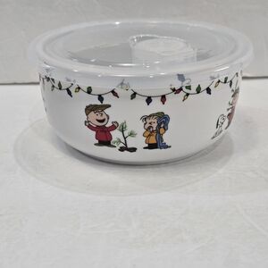 Peanuts Charlie Brown Snoopy Christmas Pressure Lid Food Storage Container Small